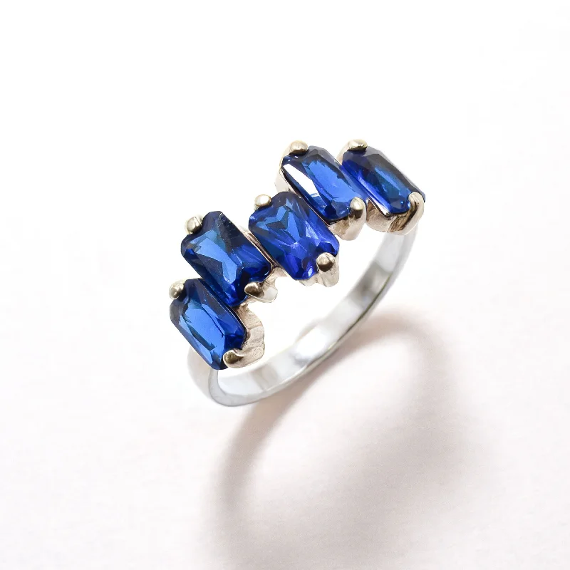 Custom Birthstone Ring-Baguette Sapphire Ring - Modern Sapphire RIng - Staggered Baguette Ring