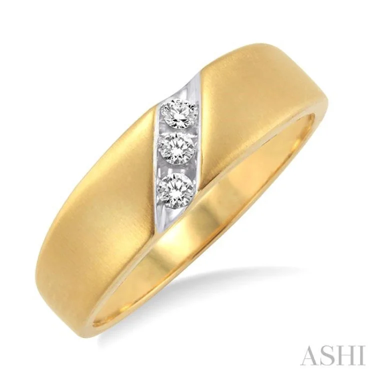 Beautiful Gold Wedding Band-1/8 ctw Round Cut Diamond Men's Ring in 14K Yellow Gold