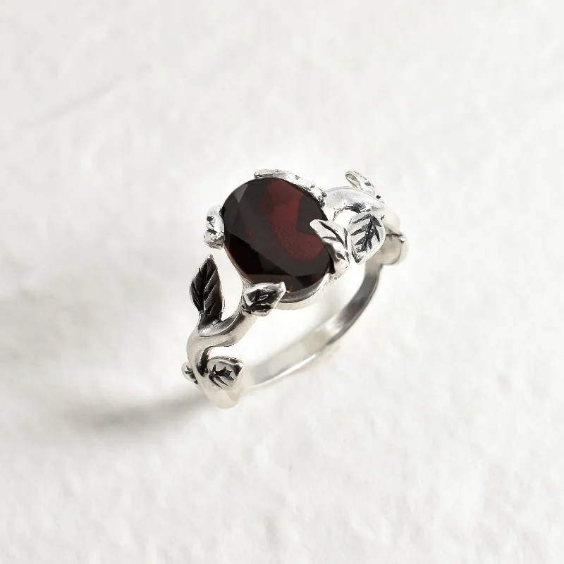 Classic Gold Wedding Band-Leaf Garnet Ring - Garnet Flower Ring - Red Vintage Ring