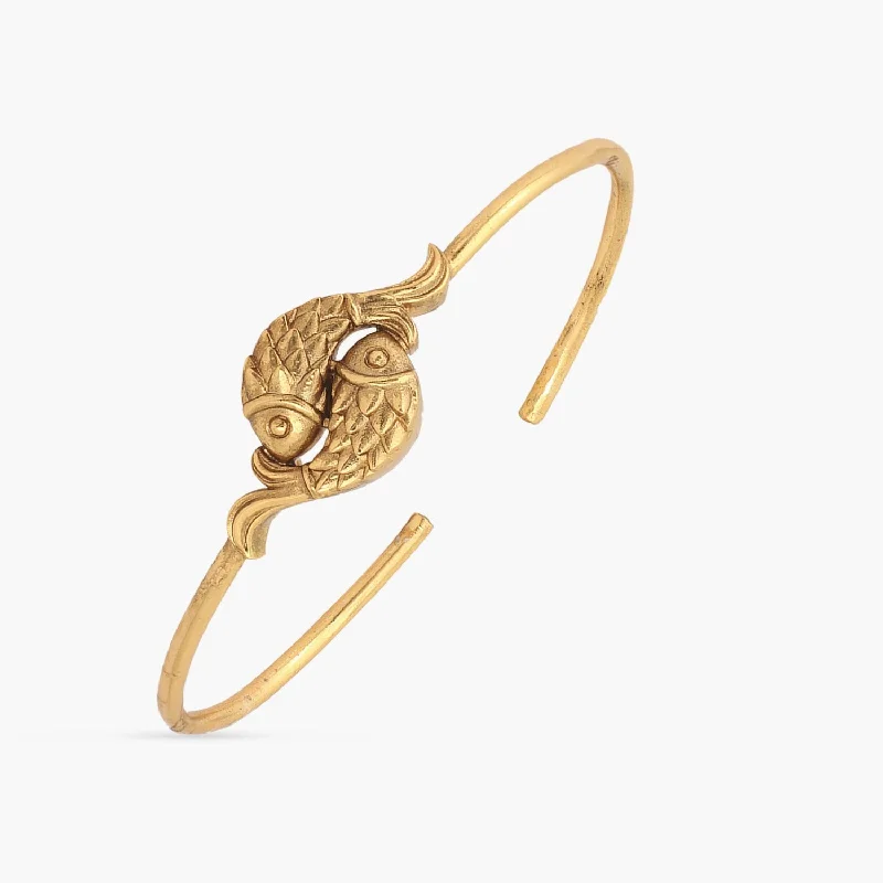 Dainty Gold Bracelet-Classic Fish Bracelet